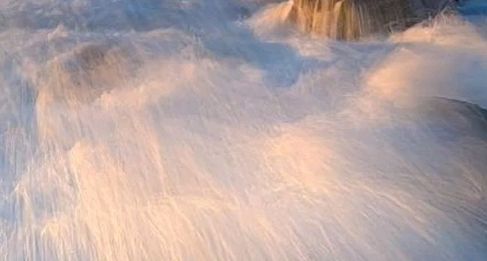 月亮是乡村的一枚印章